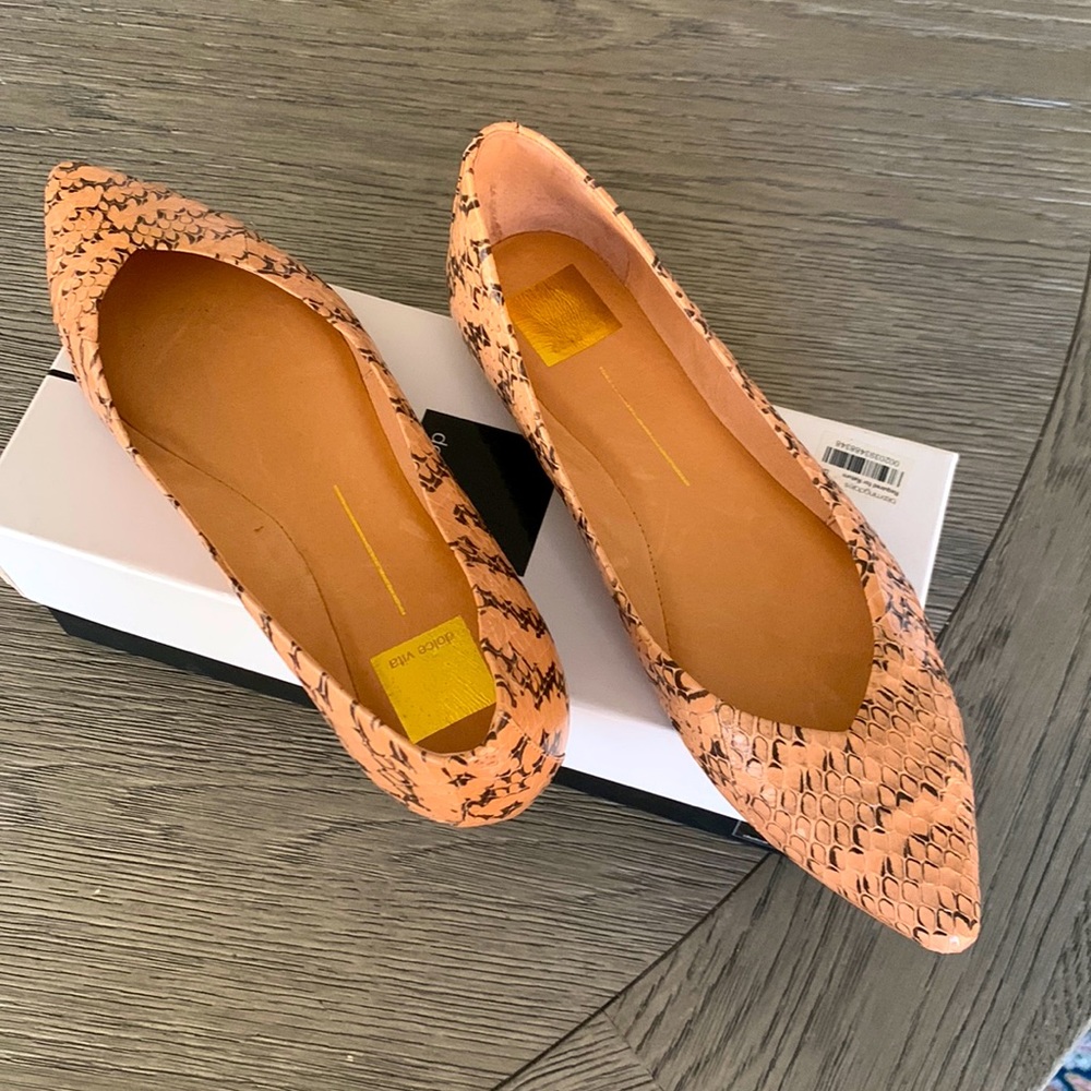 Dolce Vita, Pala Blush Leather Snake Print Flats, Size 9. Like New.